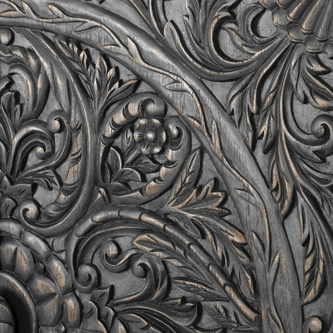 Lita - Armoire avec panneaux de portes sculptés de style balinais traditionnel